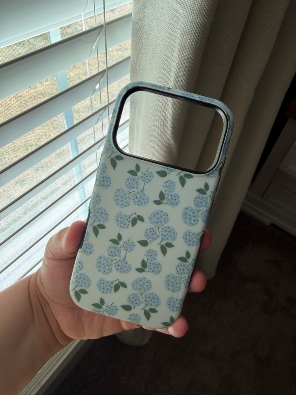 Casely Floral Blue Hydrangea iPhone 17 Pro Case✨